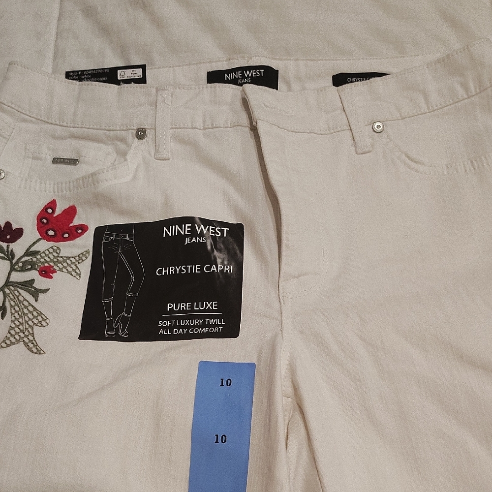 Nine West Cream Chrystie Capri Jeans with Floral Detail